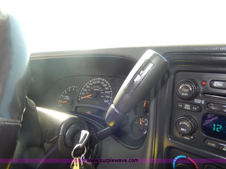 image for item I4333 2005 Chevrolet Silverado 1500 Z71 Off-Road Crew Cab pickup truck