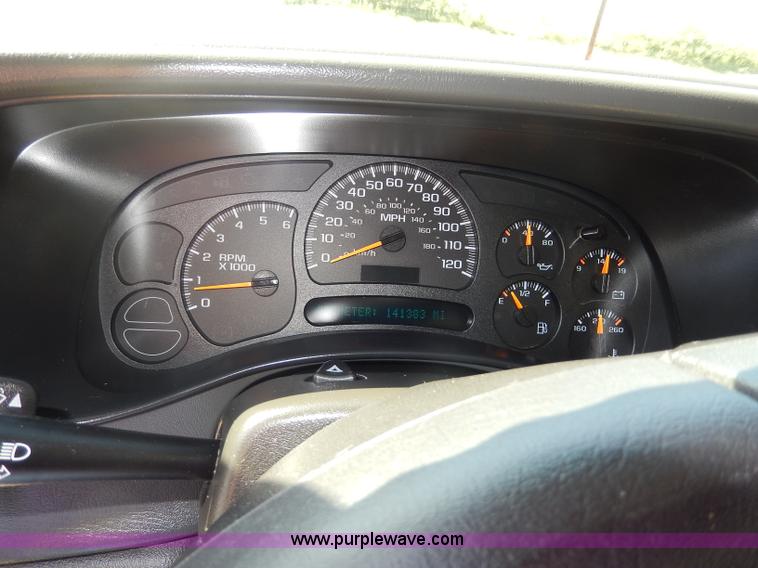 image for item I4333 2005 Chevrolet Silverado 1500 Z71 Off-Road Crew Cab pickup truck