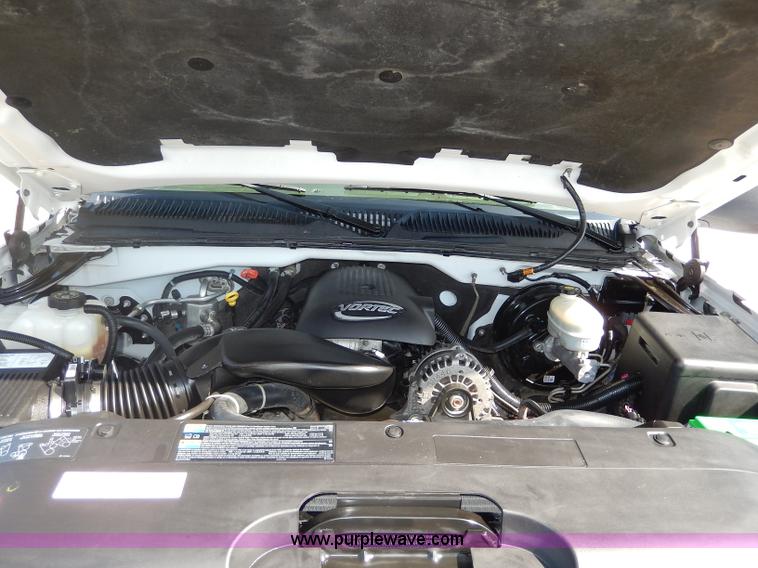 image for item I4333 2005 Chevrolet Silverado 1500 Z71 Off-Road Crew Cab pickup truck