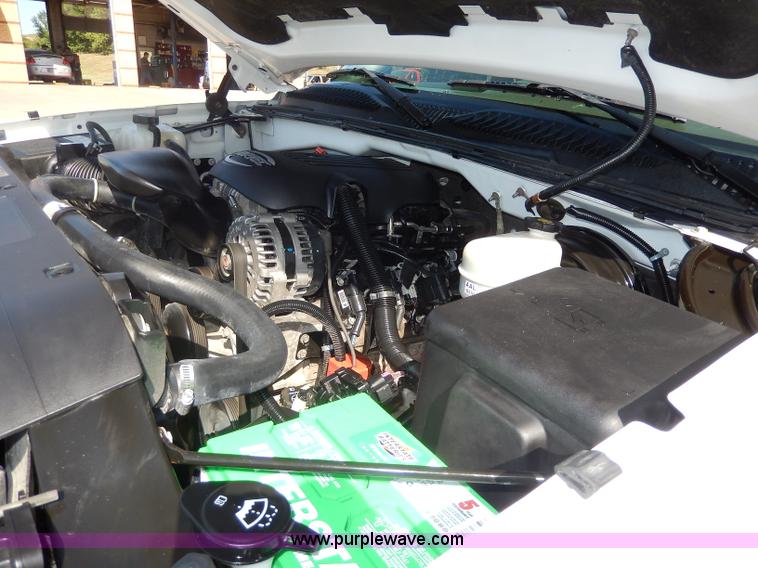 image for item I4333 2005 Chevrolet Silverado 1500 Z71 Off-Road Crew Cab pickup truck