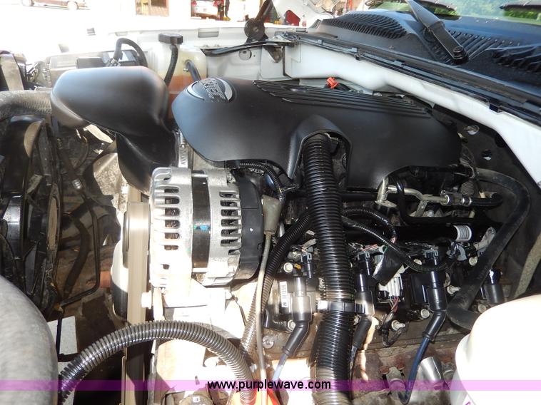 image for item I4333 2005 Chevrolet Silverado 1500 Z71 Off-Road Crew Cab pickup truck