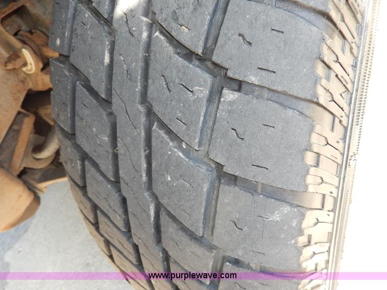 image for item I4333 2005 Chevrolet Silverado 1500 Z71 Off-Road Crew Cab pickup truck