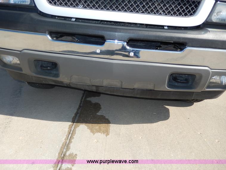 image for item I4333 2005 Chevrolet Silverado 1500 Z71 Off-Road Crew Cab pickup truck