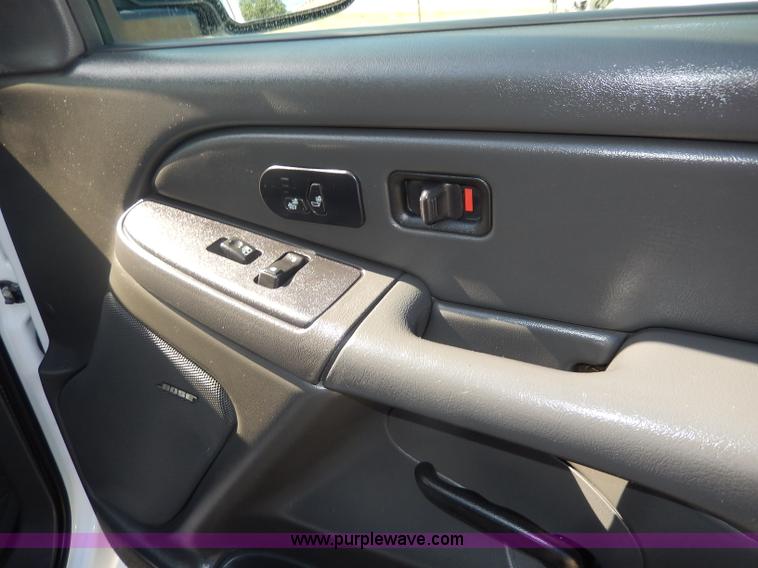 image for item I4333 2005 Chevrolet Silverado 1500 Z71 Off-Road Crew Cab pickup truck