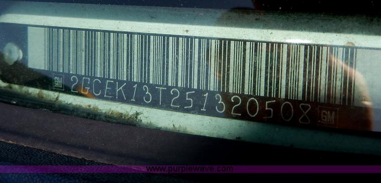 image for item I4333 2005 Chevrolet Silverado 1500 Z71 Off-Road Crew Cab pickup truck