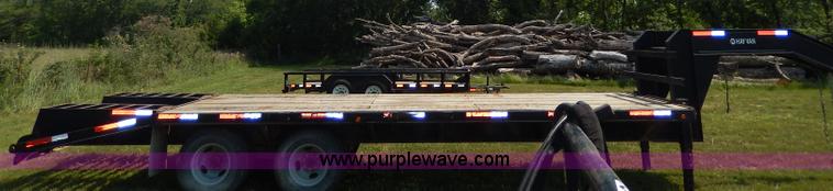 image for item I4343 2005 Hay Van gooseneck trailer
