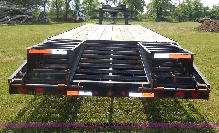 image for item I4343 2005 Hay Van gooseneck trailer