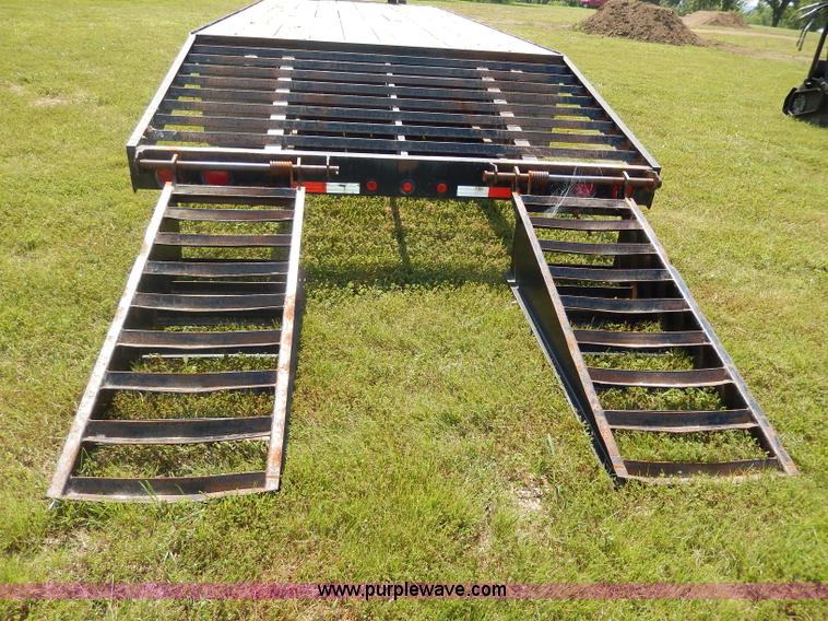 image for item I4343 2005 Hay Van gooseneck trailer