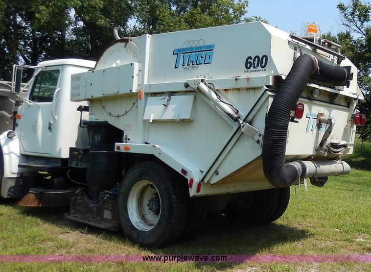 image for item I4371 1992 International 4600 street sweeper truck