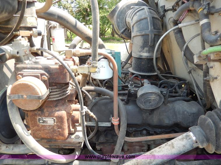 image for item I4371 1992 International 4600 street sweeper truck