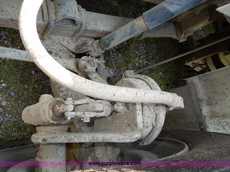 image for item I4371 1992 International 4600 street sweeper truck