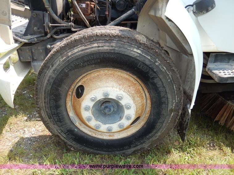 image for item I4371 1992 International 4600 street sweeper truck