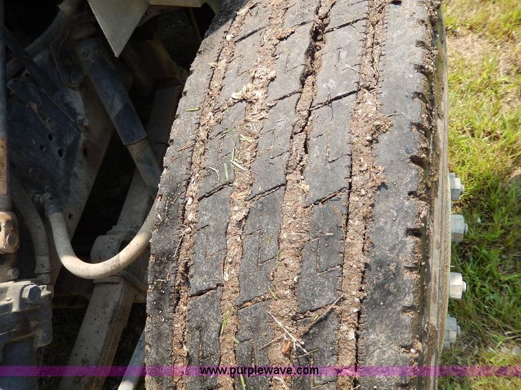 image for item I4371 1992 International 4600 street sweeper truck