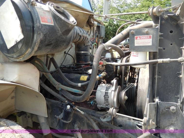 image for item I4371 1992 International 4600 street sweeper truck