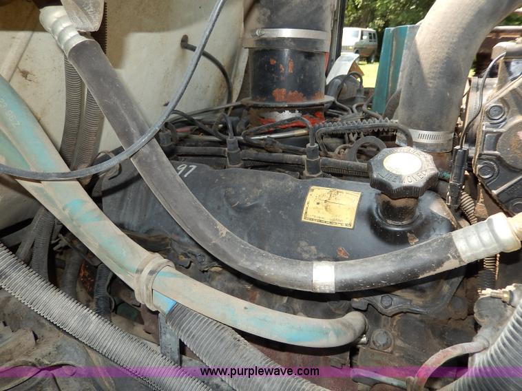 image for item I4371 1992 International 4600 street sweeper truck