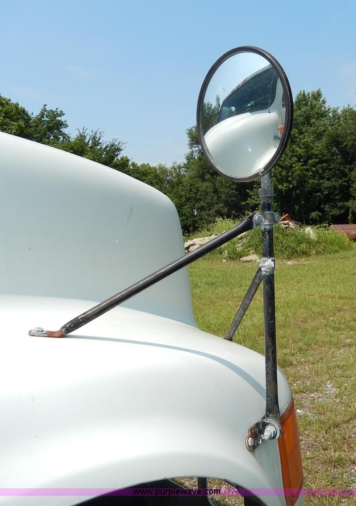 image for item I4371 1992 International 4600 street sweeper truck