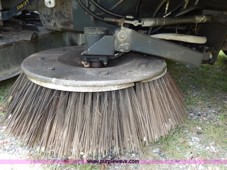 image for item I4371 1992 International 4600 street sweeper truck