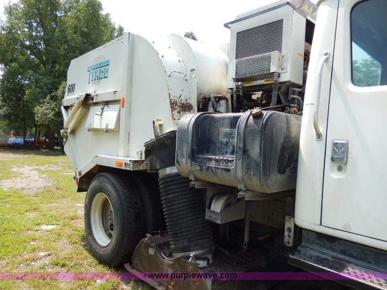 image for item I4371 1992 International 4600 street sweeper truck