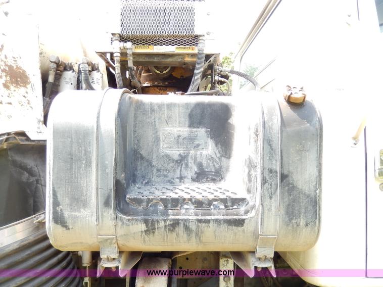 image for item I4371 1992 International 4600 street sweeper truck