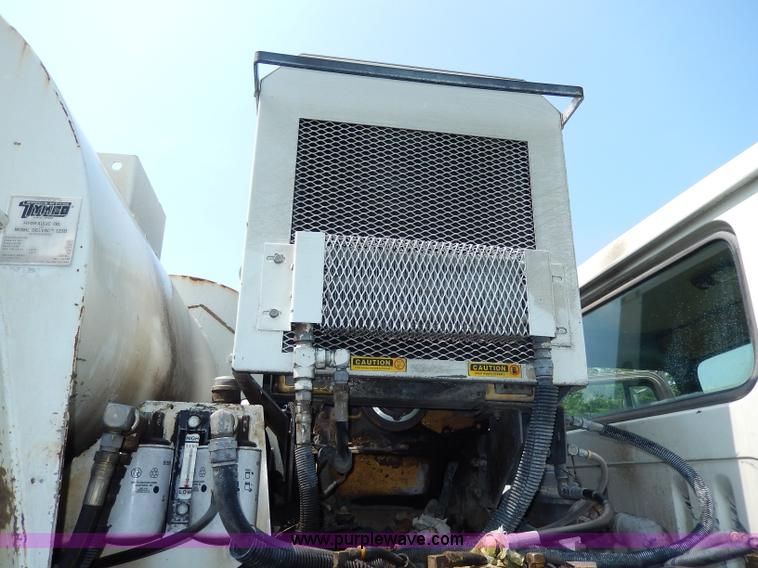 image for item I4371 1992 International 4600 street sweeper truck