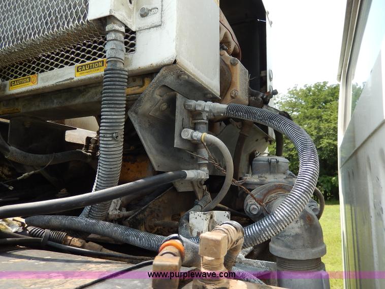 image for item I4371 1992 International 4600 street sweeper truck