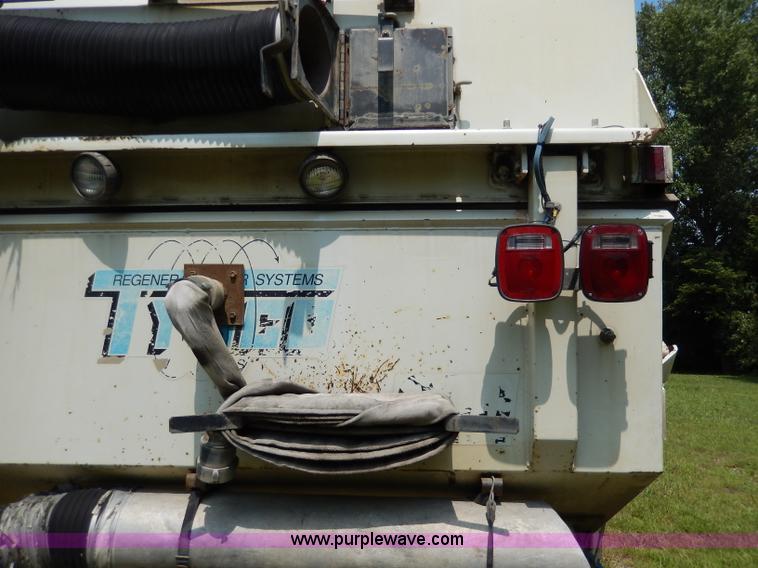 image for item I4371 1992 International 4600 street sweeper truck