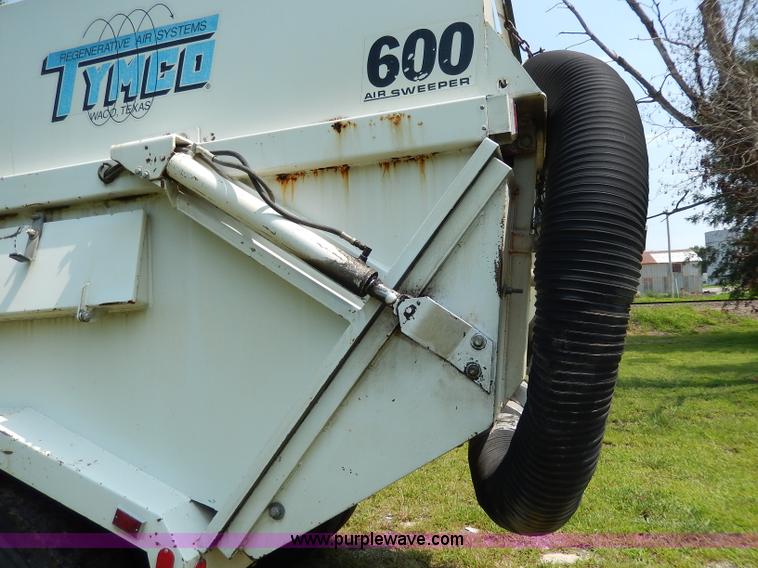 image for item I4371 1992 International 4600 street sweeper truck