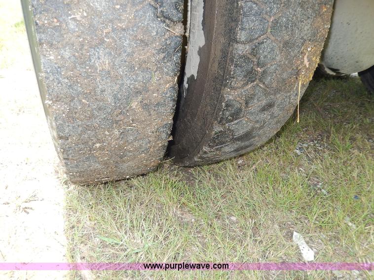 image for item I4371 1992 International 4600 street sweeper truck