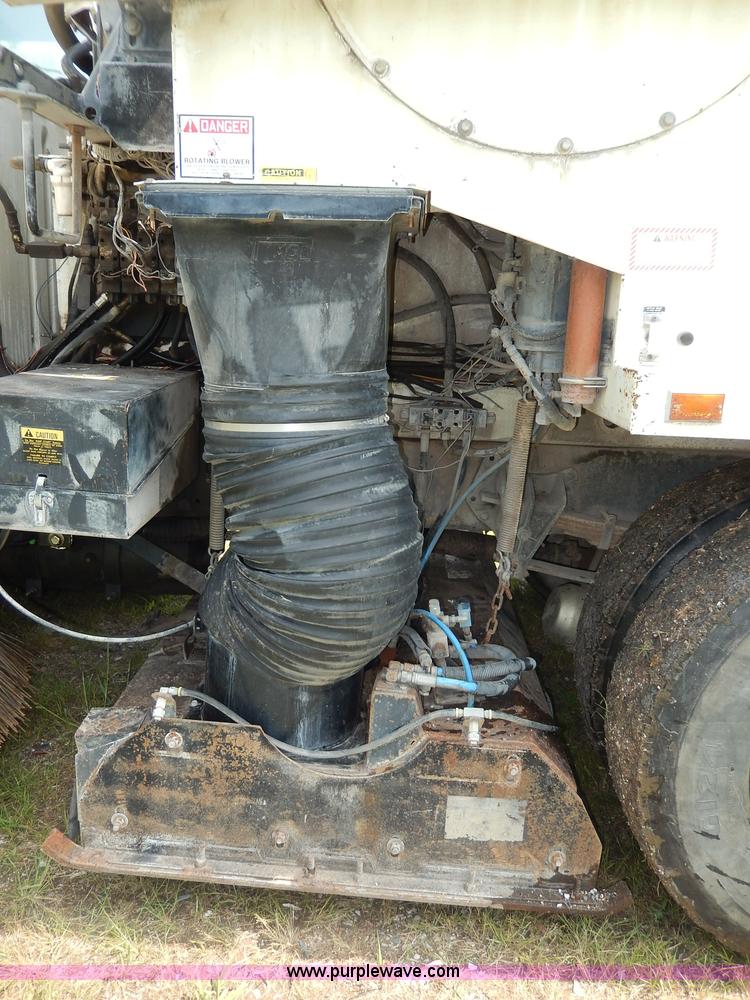 image for item I4371 1992 International 4600 street sweeper truck