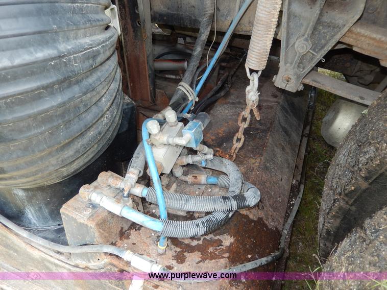 image for item I4371 1992 International 4600 street sweeper truck