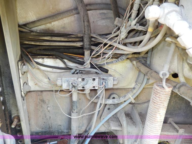 image for item I4371 1992 International 4600 street sweeper truck