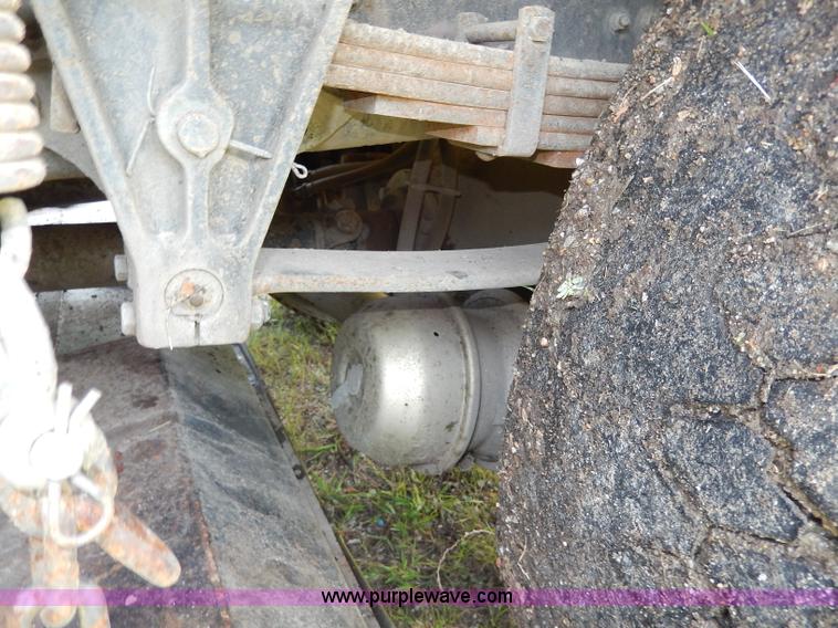 image for item I4371 1992 International 4600 street sweeper truck