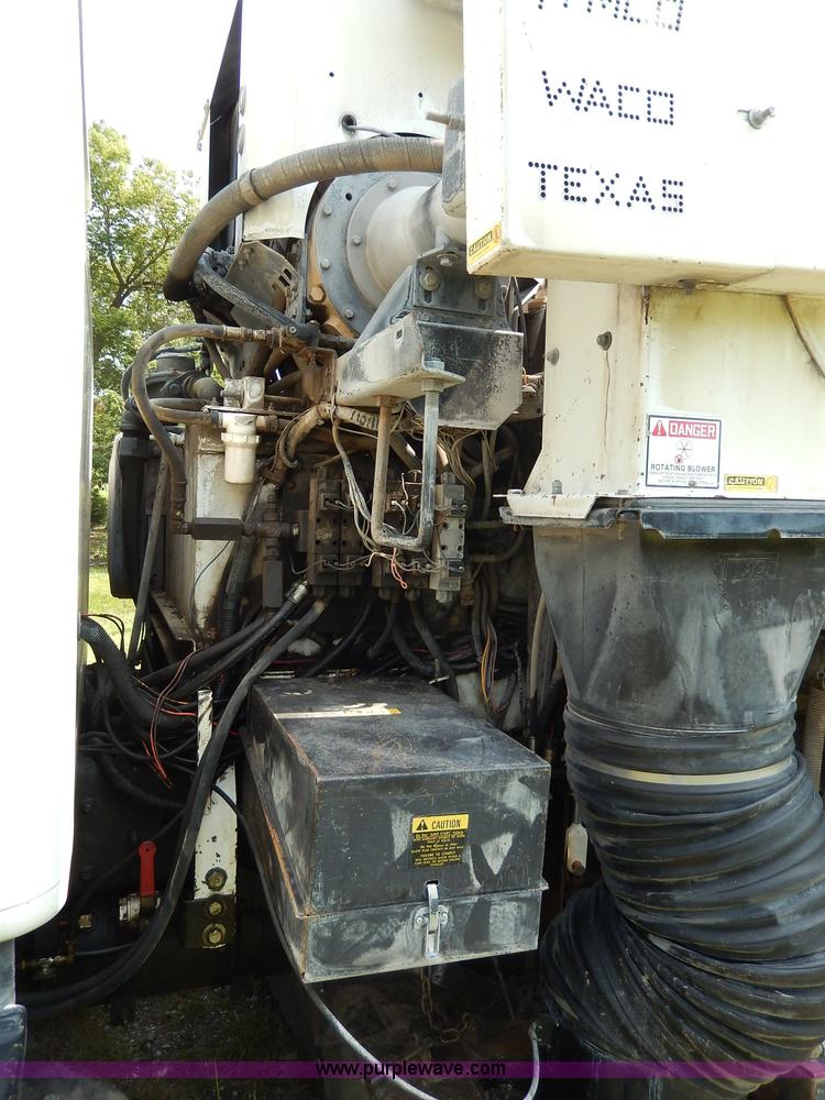 image for item I4371 1992 International 4600 street sweeper truck