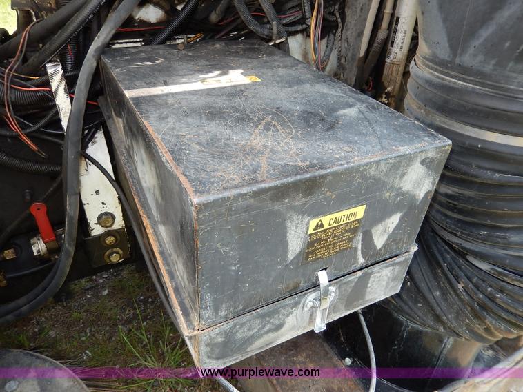 image for item I4371 1992 International 4600 street sweeper truck