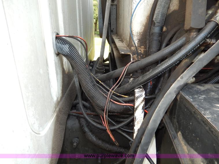 image for item I4371 1992 International 4600 street sweeper truck