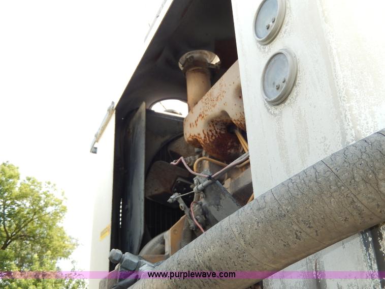 image for item I4371 1992 International 4600 street sweeper truck