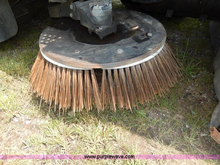 image for item I4371 1992 International 4600 street sweeper truck