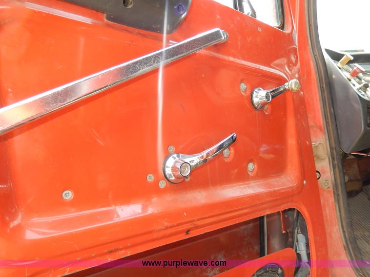 image for item I4437 1995 Ford L8000 dump truck