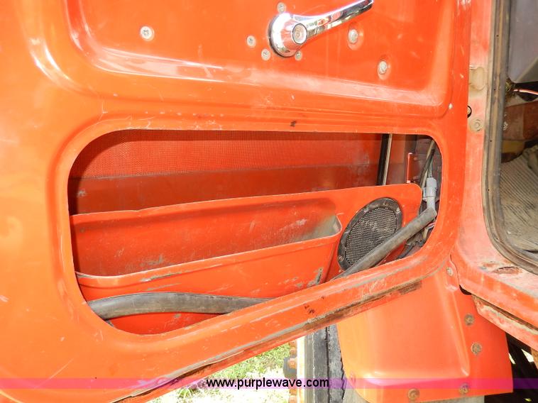 image for item I4437 1995 Ford L8000 dump truck