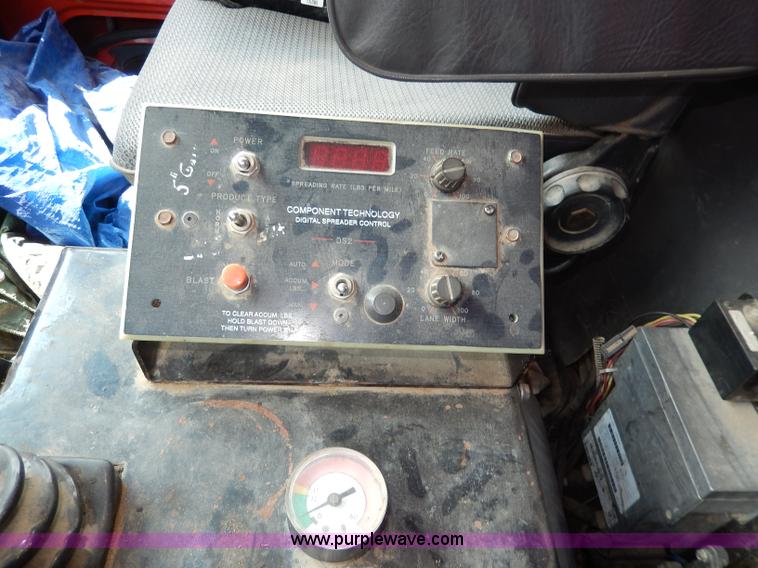 image for item I4437 1995 Ford L8000 dump truck