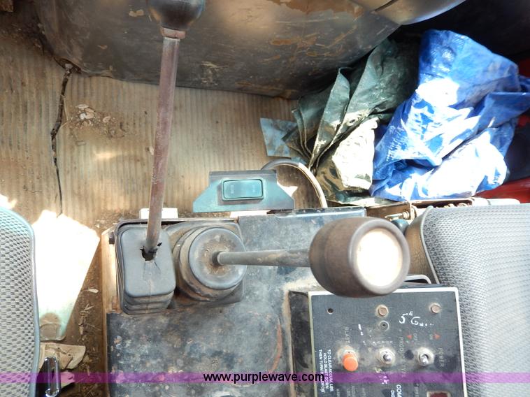 image for item I4437 1995 Ford L8000 dump truck