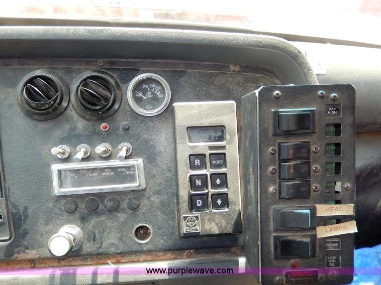 image for item I4437 1995 Ford L8000 dump truck