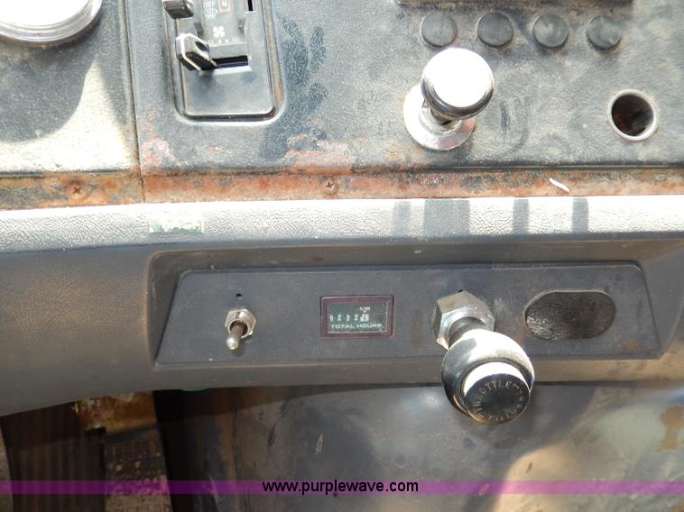 image for item I4437 1995 Ford L8000 dump truck