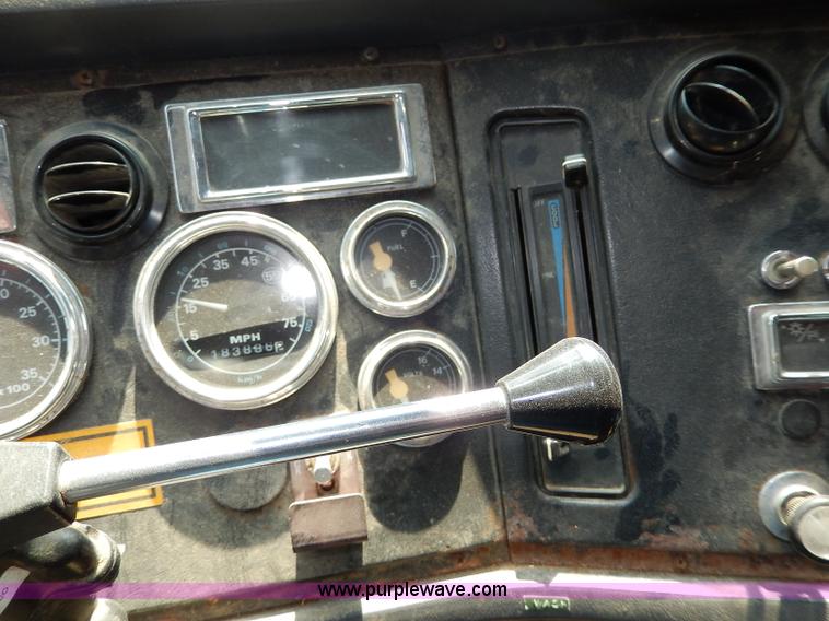 image for item I4437 1995 Ford L8000 dump truck