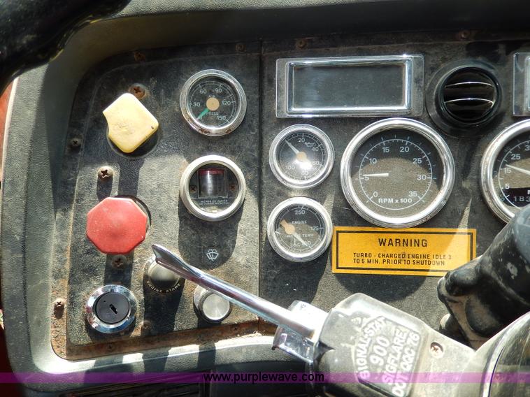 image for item I4437 1995 Ford L8000 dump truck