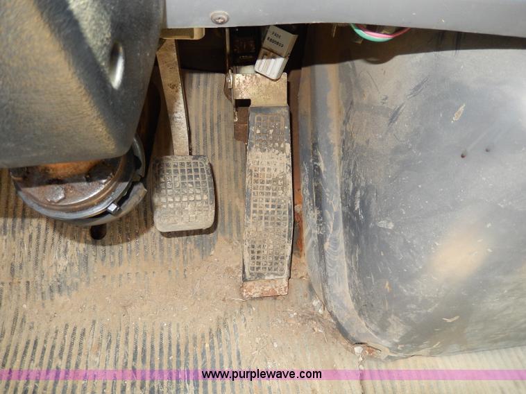 image for item I4437 1995 Ford L8000 dump truck