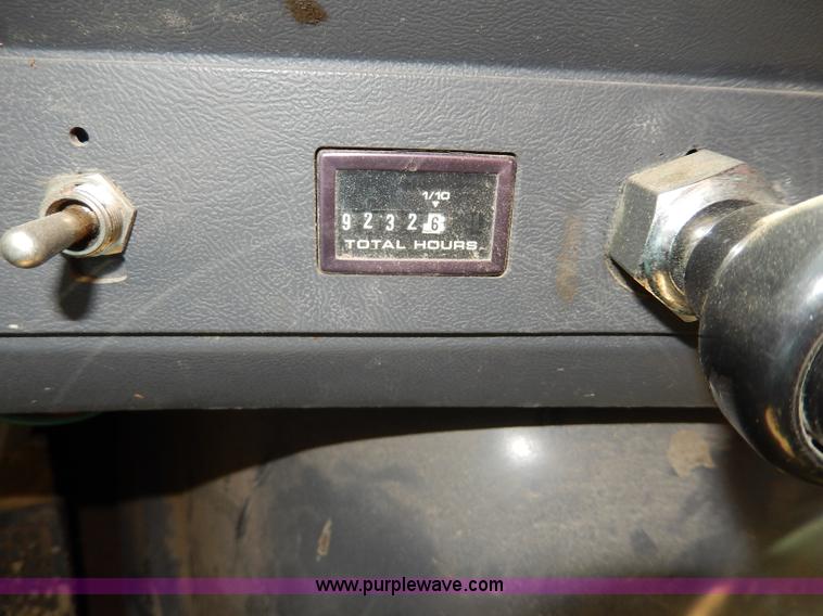 image for item I4437 1995 Ford L8000 dump truck