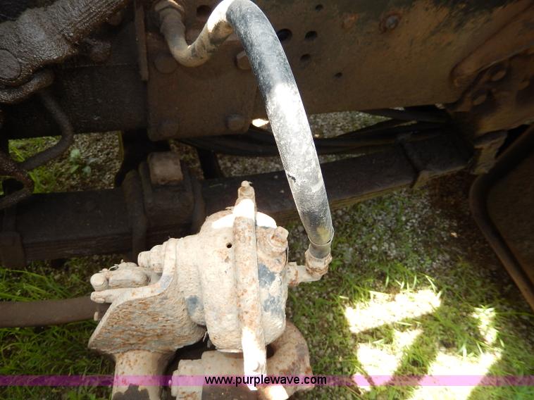 image for item I4437 1995 Ford L8000 dump truck