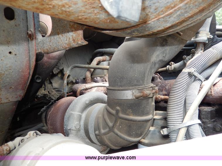 image for item I4437 1995 Ford L8000 dump truck