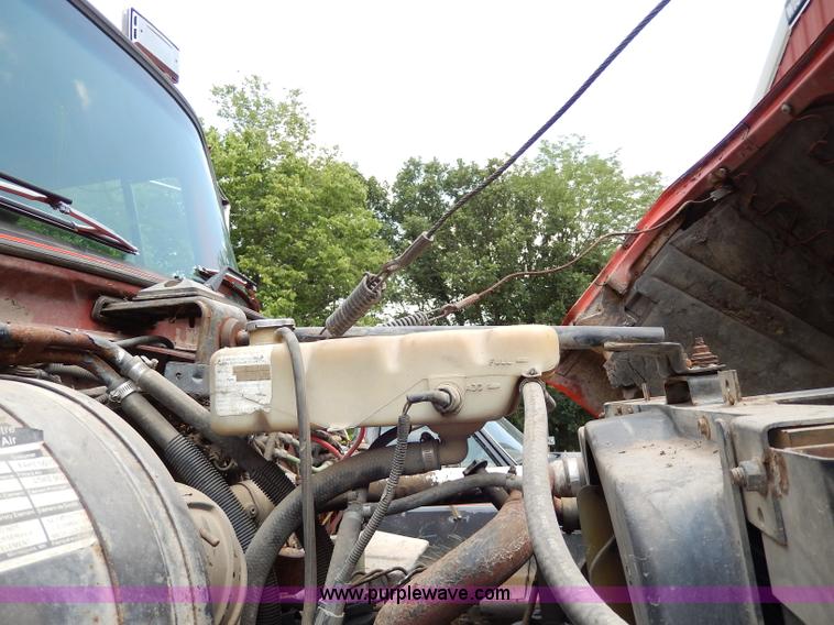 image for item I4437 1995 Ford L8000 dump truck